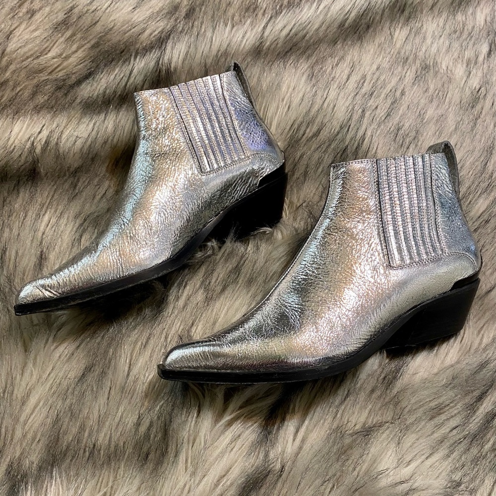 Rag and Bone Silver metallic ankle boots. In size 39